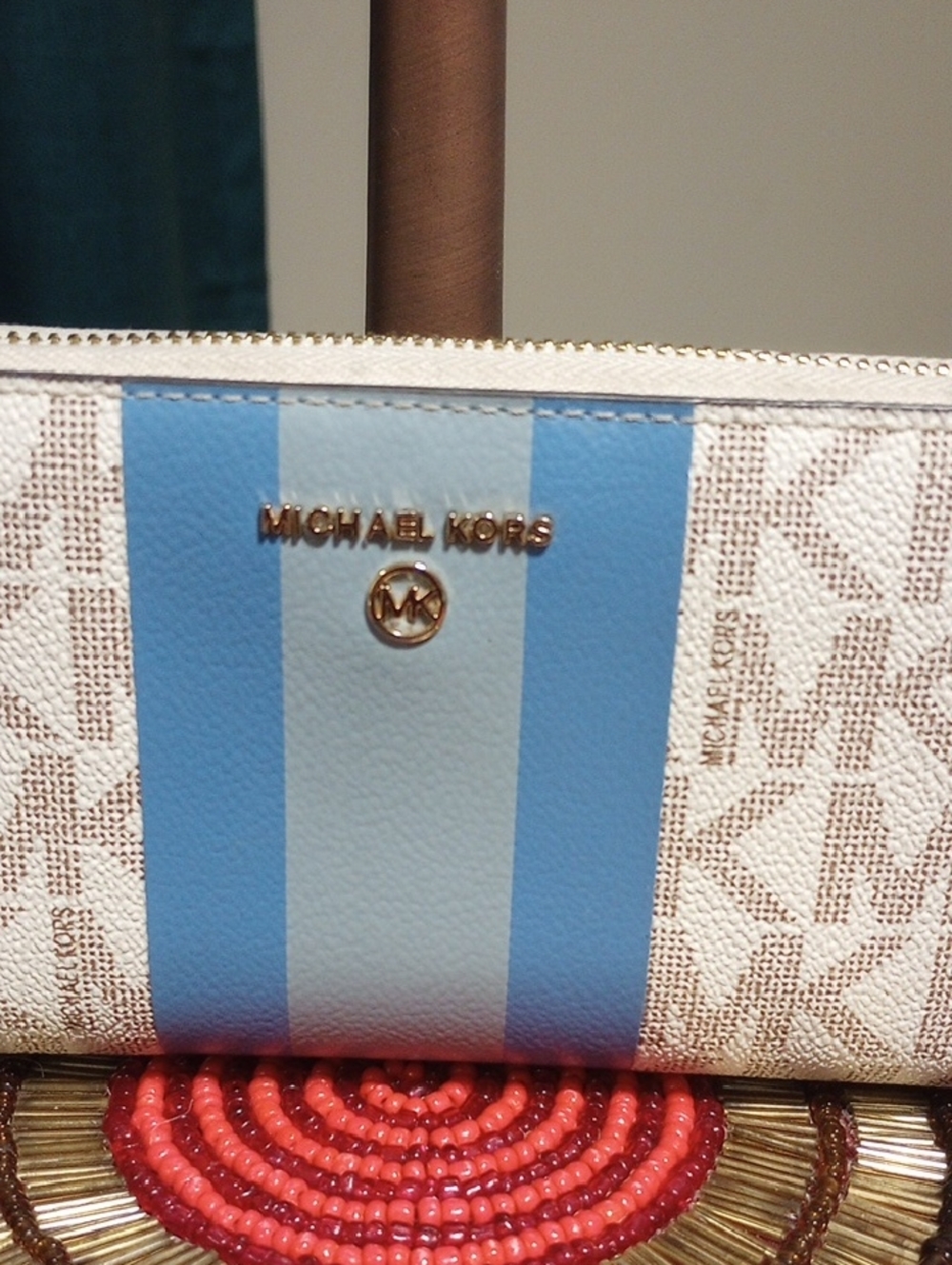 Michael Kors Wristlet Vanilla/Blue - Picture 4 of 17